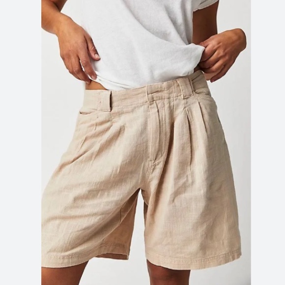 Free People Pants - Free People Say So Trouser Short in Pebble Size 8 excellent condition